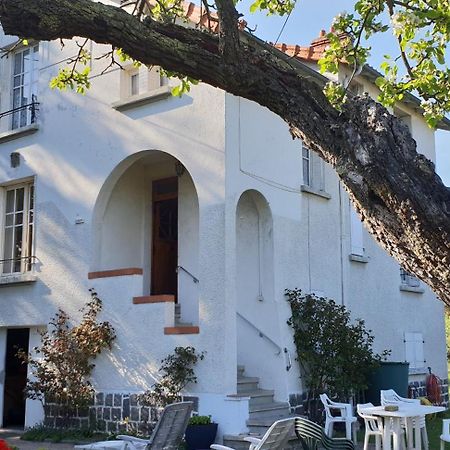 Les Chambres Chez David Riom Exterior foto