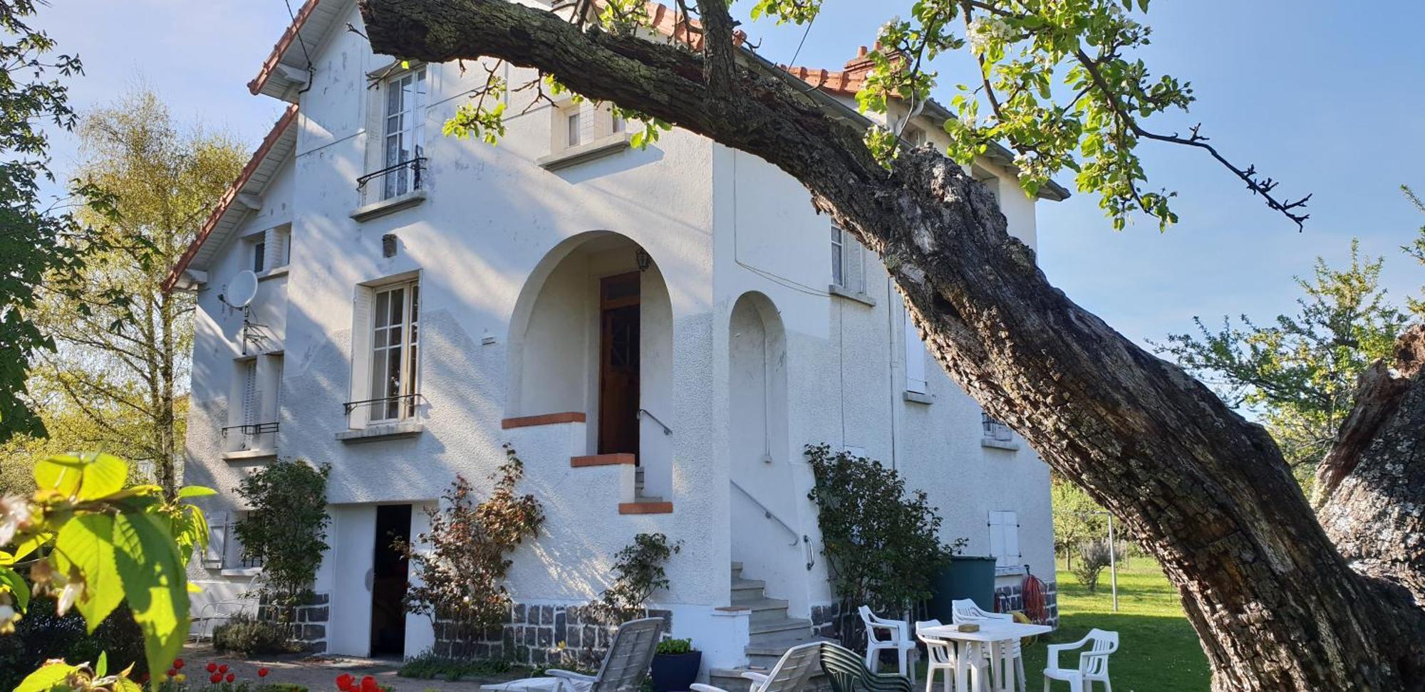 Les Chambres Chez David Riom Exterior foto